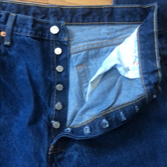 EUC Men’s Levi 501 40W x 38L - Picture 6 of 6